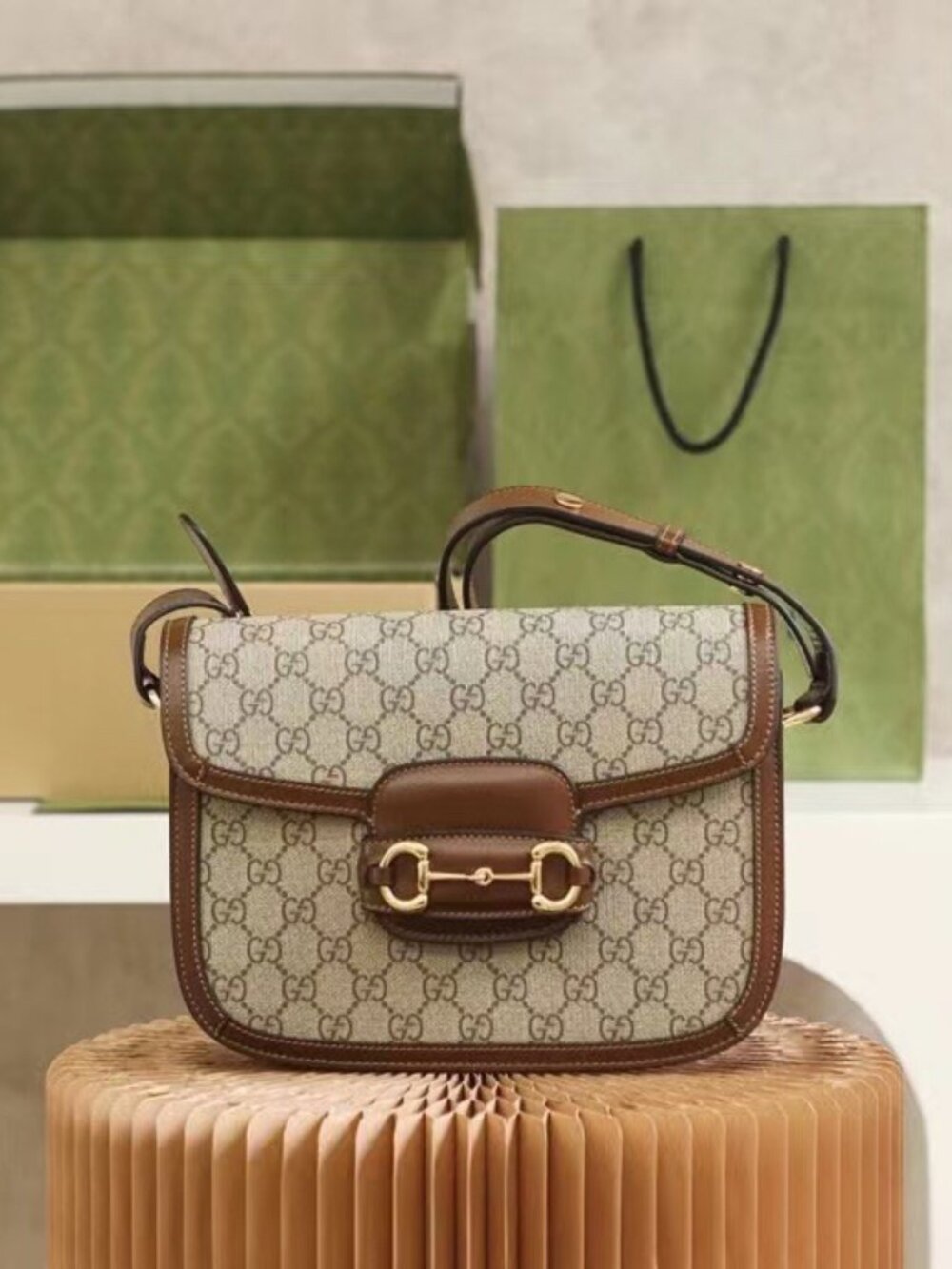 mint condition GUCCI 1955 HORSEBIT SHOULDER BAG GG supreme/brown